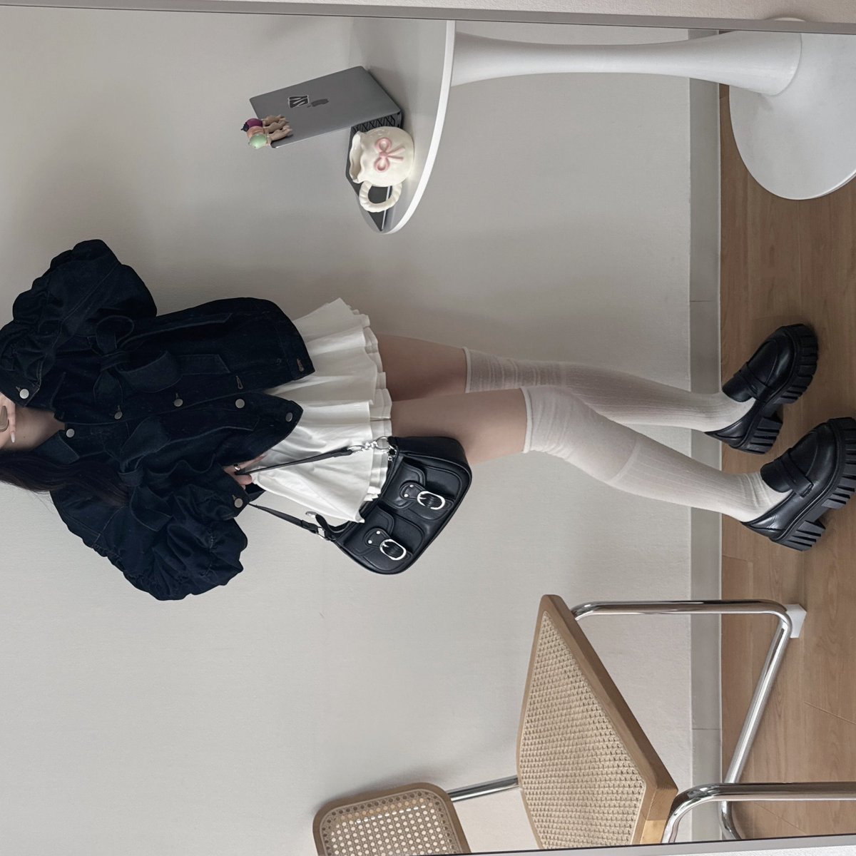 __chiaki_00's tweet photo. 春×白スカート、無敵では.. ೀ⋆⑅˚ https://t.co/t98hoCkcdv
