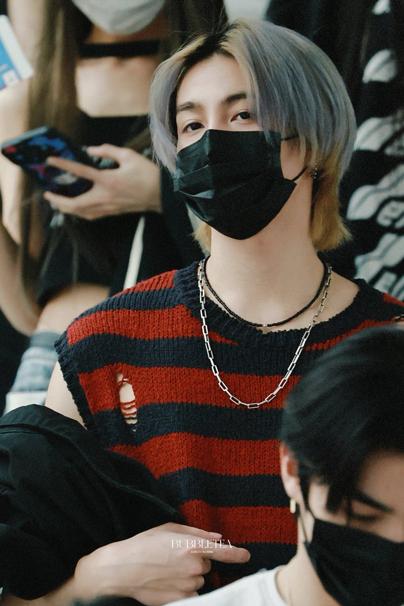 250411 PEK🛫

#YANGYANG #刘扬扬 #양양 #ヤンヤン 
#WayV #威神V #웨이션브이