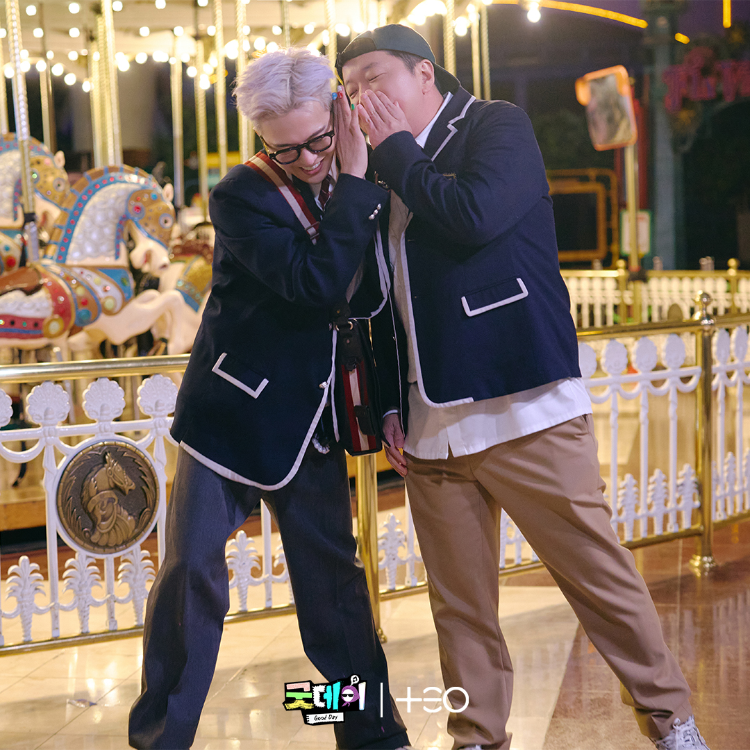 TEO_universe_'s tweet photo. #8회프리뷰
최종커플 지용광희의 데이트 현장에
첫사랑 정형돈의 등장이라…🍿

같이 부를까? ‘굿데이’🌼
🏷매주 (일) 밤 9시 10분 MBC 본방송
🏷본방송 직후 해외에서는 Lemino (일본)와 iQIYI (기타지역), 국내에서는 디즈니+에서 다시 보실 수 있습니다.
#지드래곤 #굿데이 #TEO #테오 #GDRAGON #GD https://t.co/9kW2RmST92
