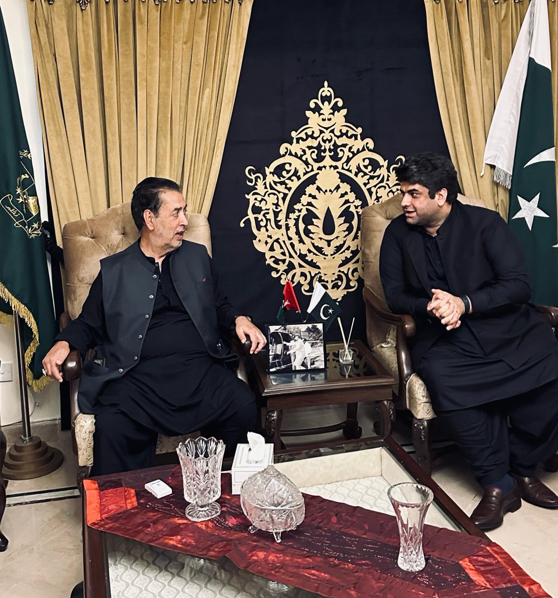 asifullahk's tweet image. Had the pleasure of meeting the hon. Governor Gilgit Baltistan, Mr Mehdi Shah
#Gilgit #Baltistan