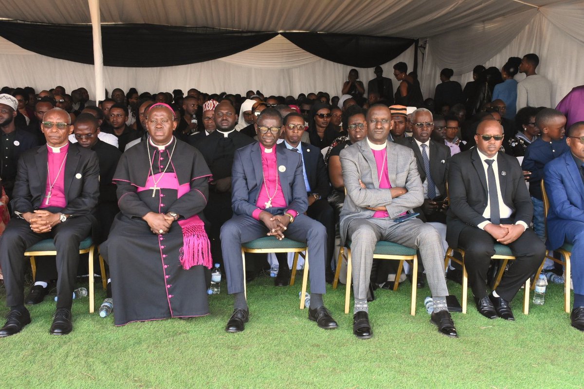 GatsiboDistrict's tweet photo. @DrDamascene @Unity_MemoryRw @RwandaLocalGov @RwandaEast @CNkulikiyinka @SiboSaidi @richardgasana @sekanyangeJL @MUKAMANAMarcel1 @jneposiboman @RadioNyagatare Iki gikorwa cyo #Kwibuka31 cyitabiriwe n'inzego z'Ubuyobozi zitandukanye: Abaminisitiri, Abasenateri, Abadepite, Guverineri @PudenceR , imiryango ishingiye ku myemerere, inzego z'Umutekano n'imiryango iri bushyingure mu cyubahiro ababo bishwe muri Jenoside yakorewe Abatutsi. https://t.co/KoDJl8FGYa