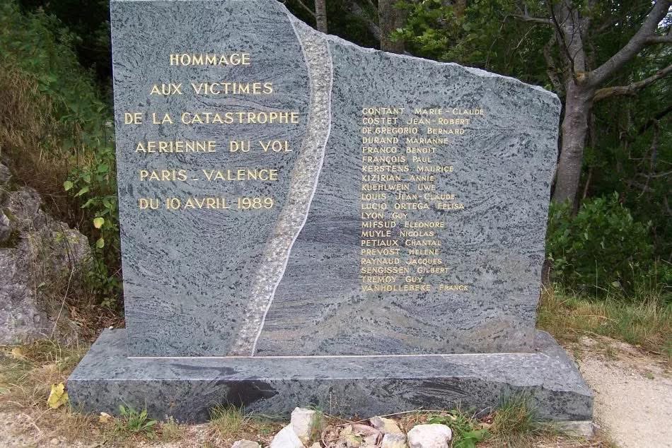 airplusnews's tweet photo. 🇫🇷 Il y a 36 ans, le crash d’un Fokker 27 de la compagnie Uni International, affrété par Europe Aero Service, sur la ligne Paris-Valence faisait 22 morts.

▫️L'avion a percuté le relief en procédure d'approche près du col de Tourniol (1.145m), sur la commune de Léoncel dans la Drôme.
