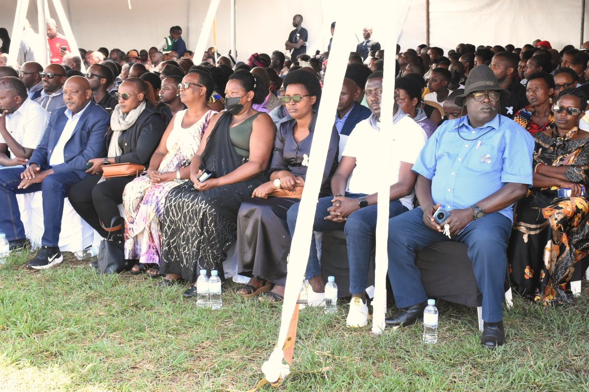 GatsiboDistrict's tweet photo. @DrDamascene @Unity_MemoryRw @RwandaLocalGov @RwandaEast @CNkulikiyinka @SiboSaidi @richardgasana @sekanyangeJL @MUKAMANAMarcel1 @jneposiboman @RadioNyagatare Iki gikorwa cyo #Kwibuka31 cyitabiriwe n'inzego z'Ubuyobozi zitandukanye: Abaminisitiri, Abasenateri, Abadepite, Guverineri @PudenceR , imiryango ishingiye ku myemerere, inzego z'Umutekano n'imiryango iri bushyingure mu cyubahiro ababo bishwe muri Jenoside yakorewe Abatutsi. https://t.co/KoDJl8FGYa