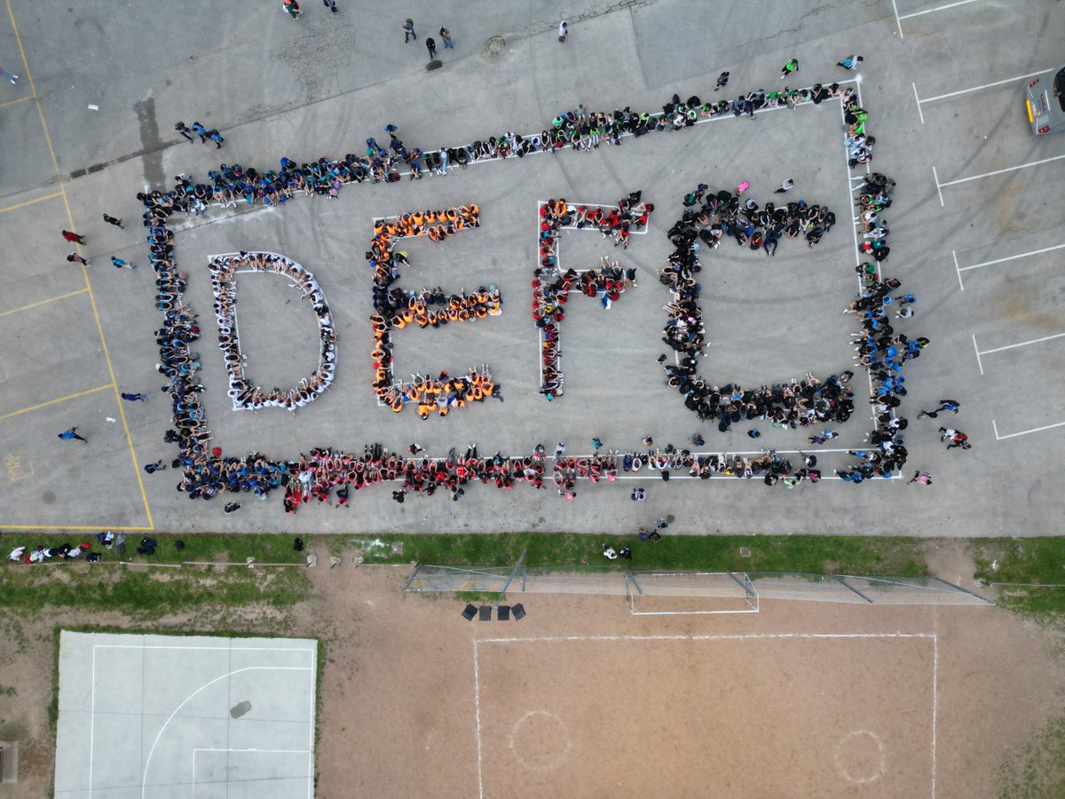 MarguesSi's tweet photo. …i una sèrie de reptes grupals per celebrar el Dia de l'Educació Física al Carrer (2/2). #InstitutLesMargues #SomLesMargues #DEFC2025 https://t.co/6EzJWtrXxG