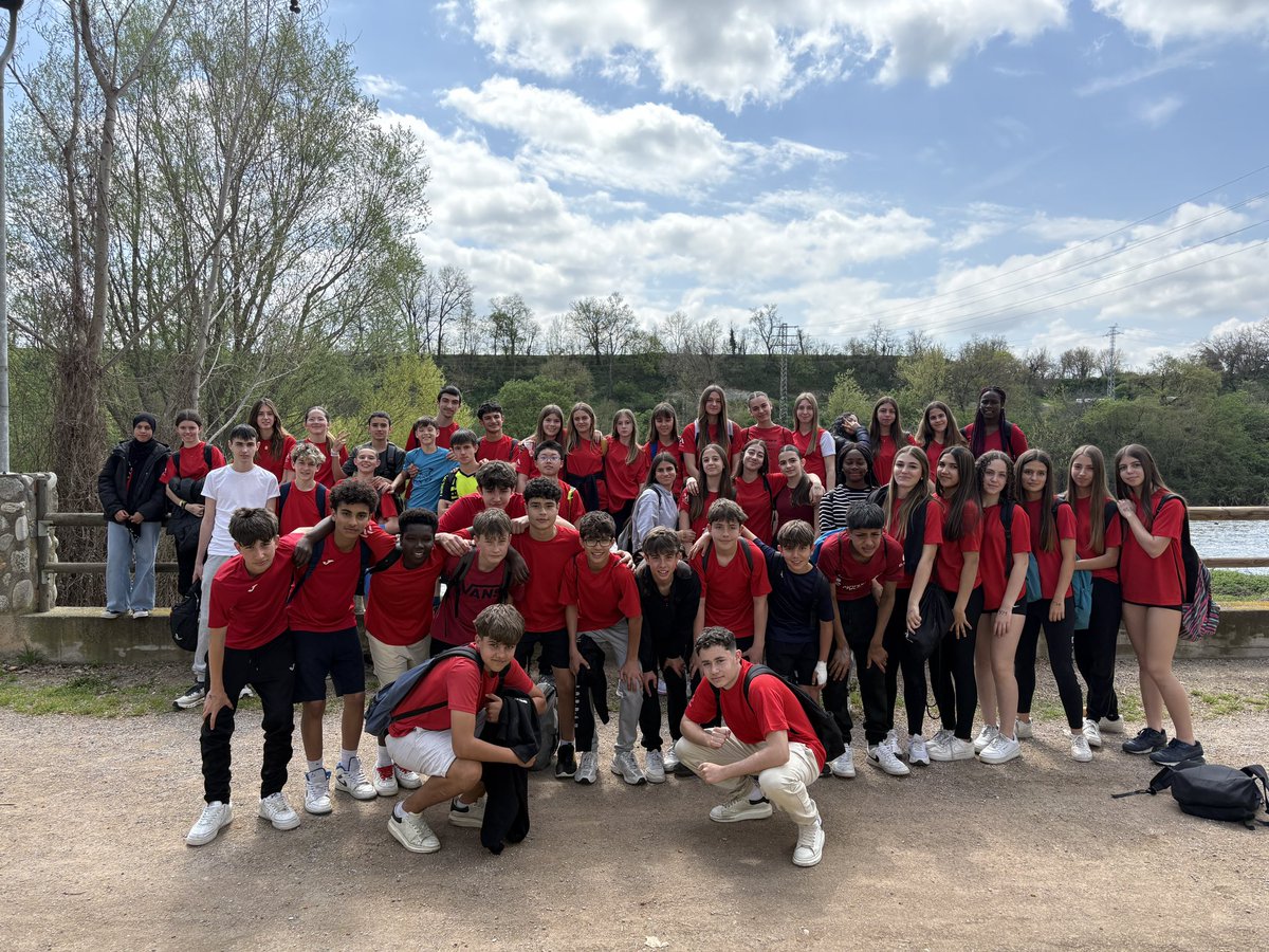 MarguesSi's tweet photo. …i una sèrie de reptes grupals per celebrar el Dia de l'Educació Física al Carrer (2/2). #InstitutLesMargues #SomLesMargues #DEFC2025 https://t.co/6EzJWtrXxG