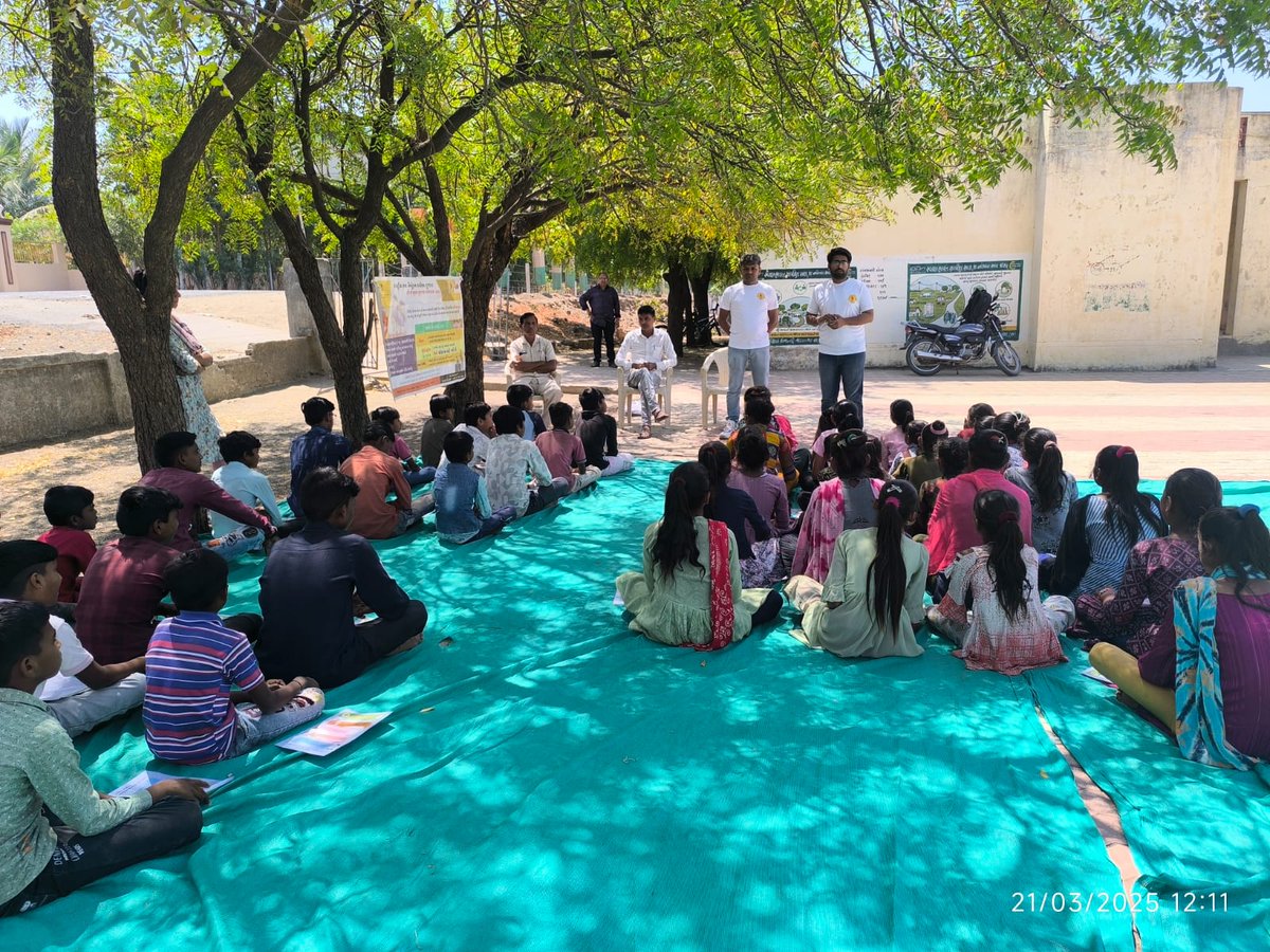 Dsbcc_jamnagar's tweet photo. ધ્રોલ તાલુકાની તાલુકા શાળા મોટા ઇટાળા ખાતે વિધાર્થીઓને ટીબી રોગ વિષે લક્ષણો,તપાસ અને સારવાર વિષે પ્રાથમિક માહિતી તેમજ પત્રિકા દ્વારા માર્ગદર્શન આપવામાં આવ્યું. #health #healtheducation #healthawerness #TBHaregaDeshJeetega #TBMuktBharat #tuberculosis #tuberculosisawareness https://t.co/OaUtOqw0dl