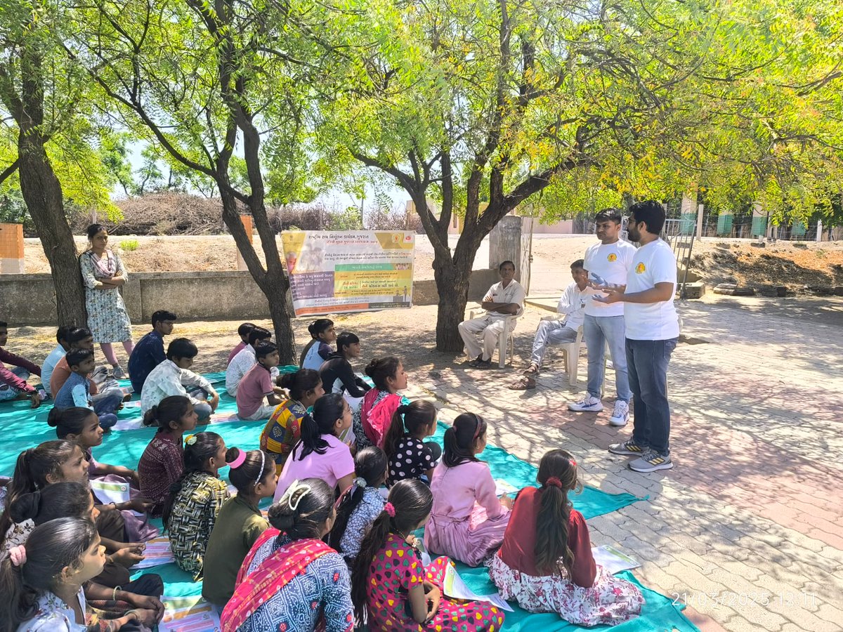 Dsbcc_jamnagar's tweet photo. ધ્રોલ તાલુકાની તાલુકા શાળા મોટા ઇટાળા ખાતે વિધાર્થીઓને ટીબી રોગ વિષે લક્ષણો,તપાસ અને સારવાર વિષે પ્રાથમિક માહિતી તેમજ પત્રિકા દ્વારા માર્ગદર્શન આપવામાં આવ્યું. #health #healtheducation #healthawerness #TBHaregaDeshJeetega #TBMuktBharat #tuberculosis #tuberculosisawareness https://t.co/OaUtOqw0dl