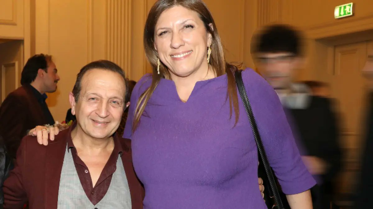 consue_banana_'s tweet photo. Θα φωνάξω την αδερφή μου που πάει Λύκειο αν με ξανά πειράξετε. https://t.co/PrHTvpUoun