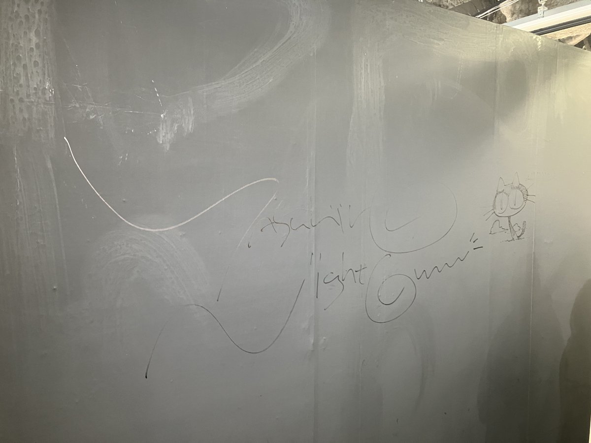 trigun_ex_2025's tweet photo. 📢内藤先生の直筆特大サインが見れるのは東京会場だけ！
残すところあと3日間、是非お見逃しなく！

#TRIGUN 
#TRIGUN展 https://t.co/bkT5bJwgA0
