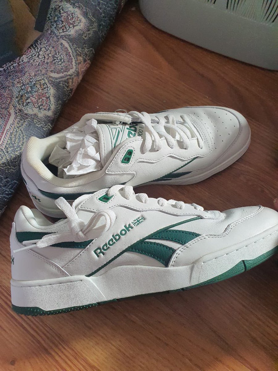 64pgs_'s tweet photo. wts sepatu reebok basketball bb 4000 size 39-44 679K masih ada tag belum pernah dipakai inc box sepatunya juga yaa, boleh nego tipiss #zonajajan #zonauang #wts #wtb https://t.co/t0Qr6sGIgy