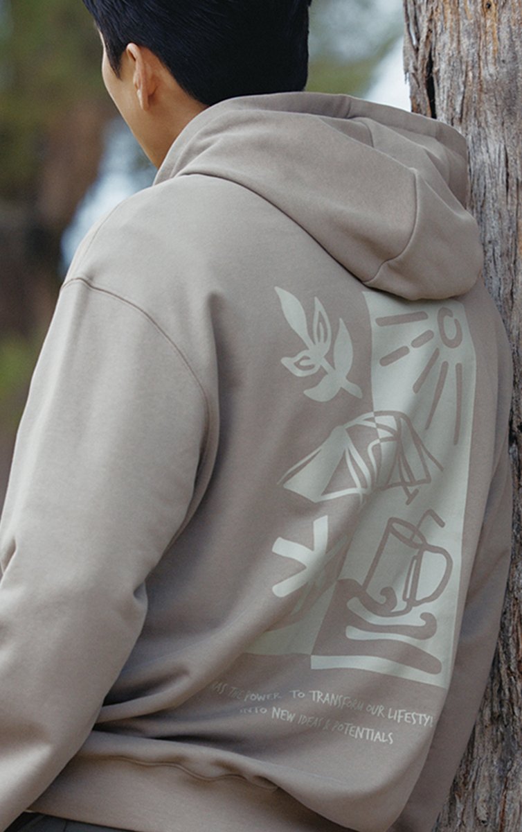 스노우피크의 헤리티지가
돋보이는 그래픽 디자인의 후드 티셔츠

✱ 리버스 그래픽 후드 티셔츠 S25SUFHD50
✱ 빈티지 그레이/버터 아이보리/다크 차콜 3가지 컬러

#snowpeak #스노우피크 #스노우피크어패럴 #25SS #현빈 #Hyunbin