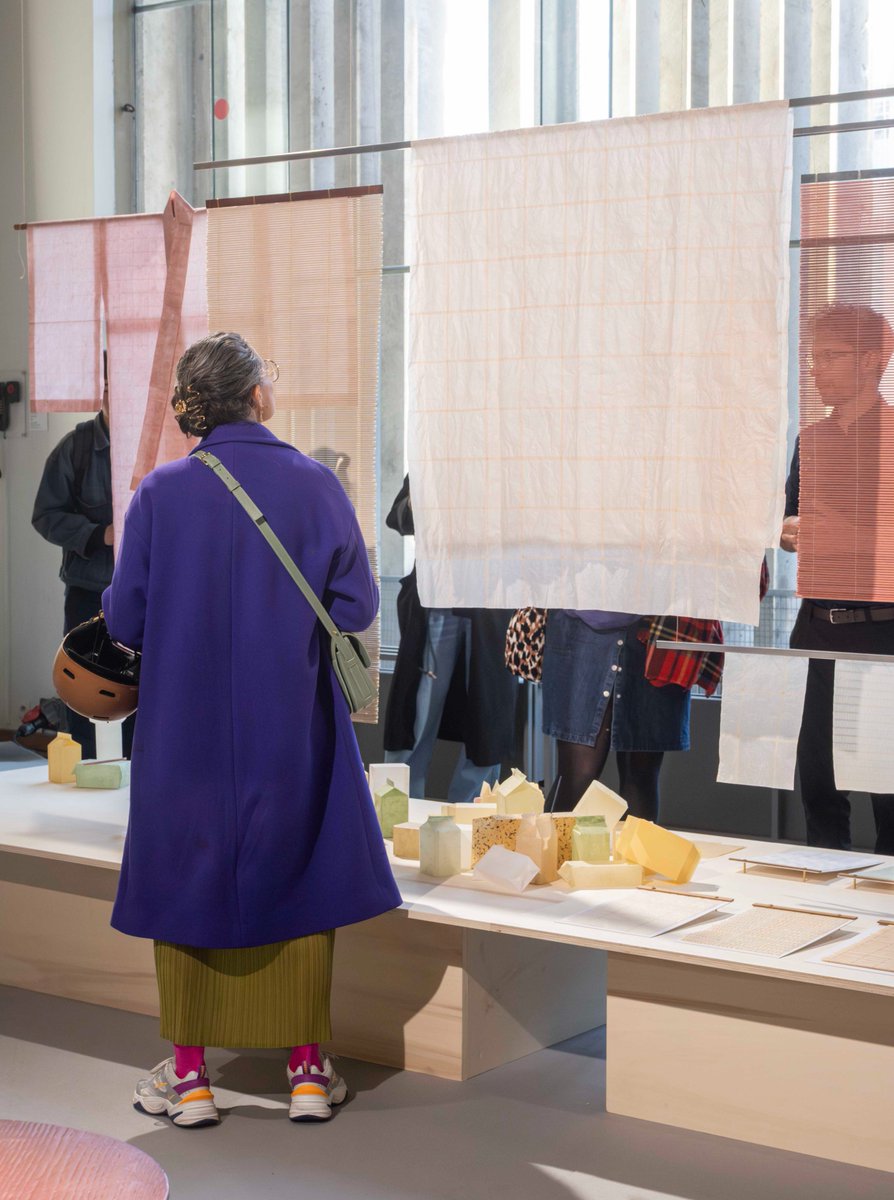 Merci d’avoir été si nombreux pour le lancement de la 8e édition de la Biennale Émergences au @le_cnd !
Un beau moment d’échanges et de création partagée.
➡️ À découvrir jusqu’au 13 avril ! <a href="/Est_Ensemble/">Est Ensemble</a> 
#BiennaleEmergences2025 #Artisanat #EstEnsemble