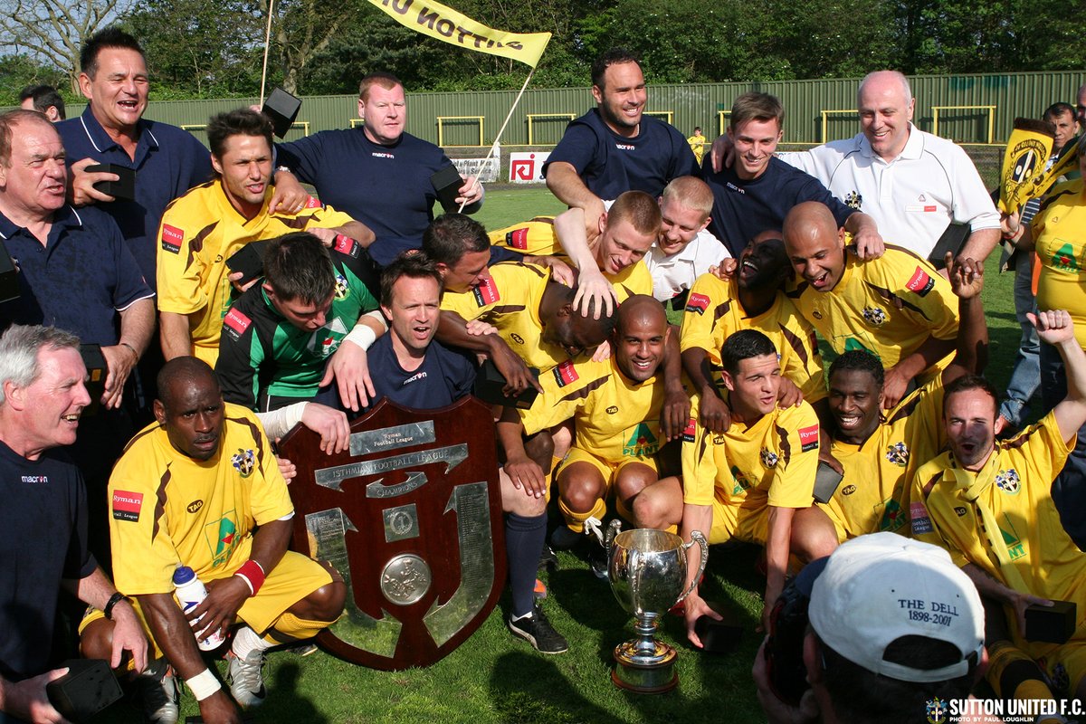 ⏮️ #OnThisDay in 2011, we celebrated winning the Ryman Premier League in style with a Derby Day win over Carshalton Athletic! ⚔

#AmberArmy | #SuttonUnited | #ForeverAmber 💛