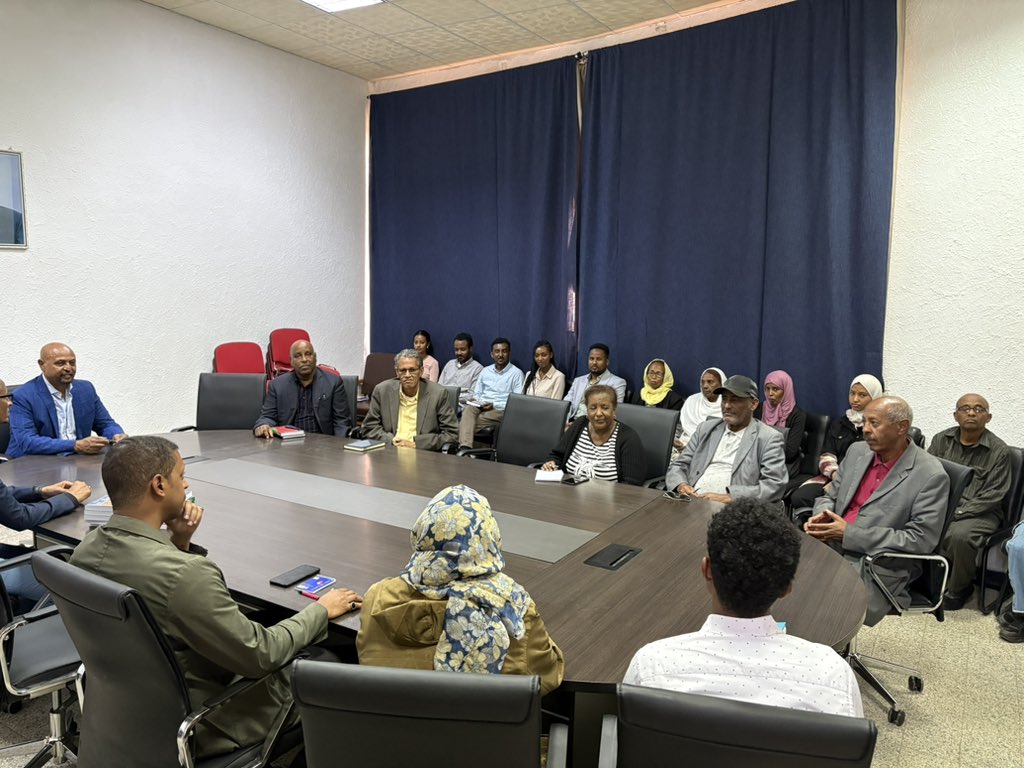 Amanbiede's tweet photo. I led a seminar at the Ministry of Foreign Affairs and engaged in a fruitful discussion with Minister Osman Salih.

That wraps up this trip!

#Eritrea #EritreaPrevails https://t.co/obliUbaSlI