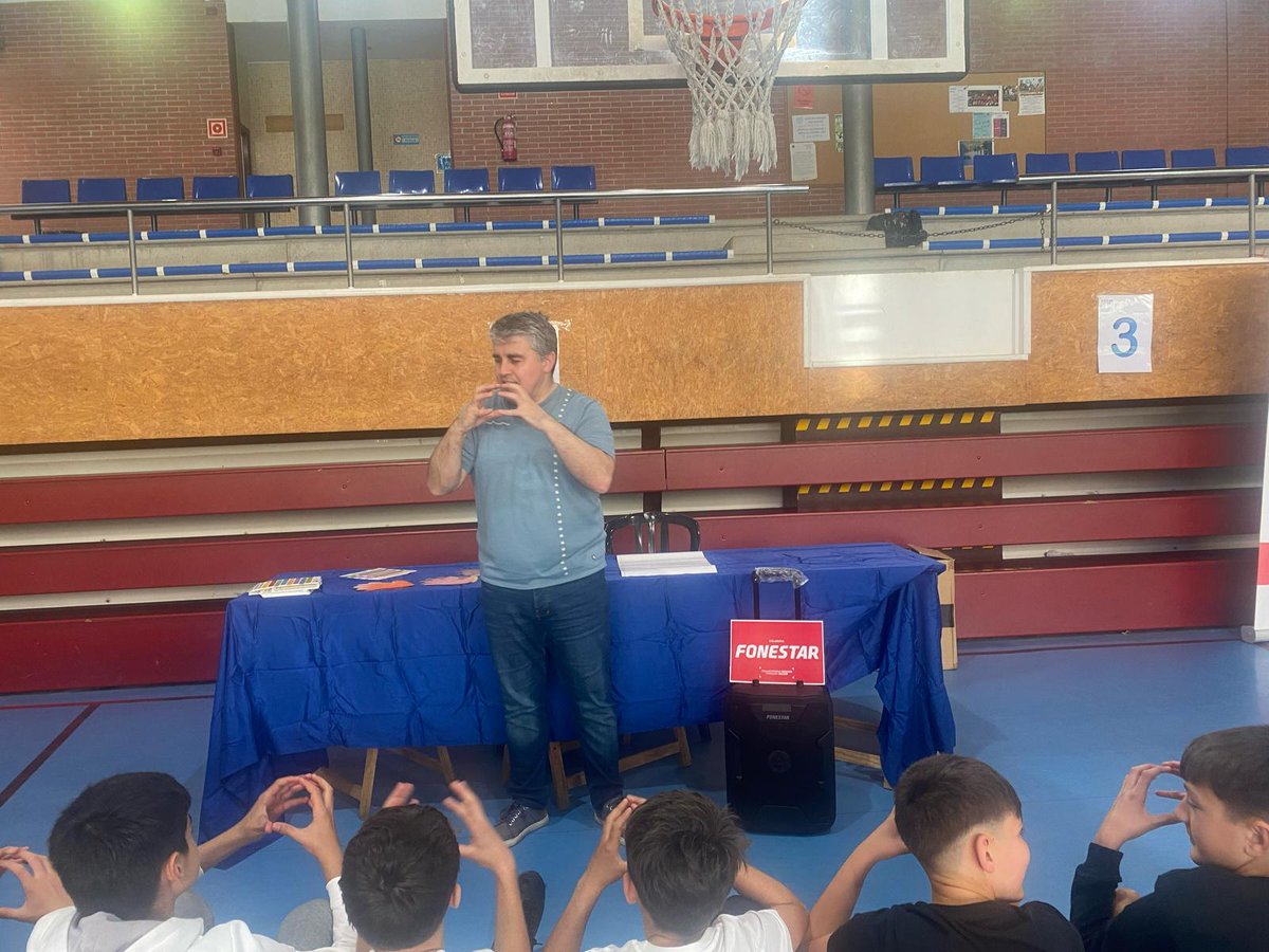 fescancantabria's tweet photo. En la jornada de sensibilización a escolares de @cermicantabria en #CastroUrdiales 
Gracias #Fonestar por colaborar con nosotros!! https://t.co/LXpbk5TgAj