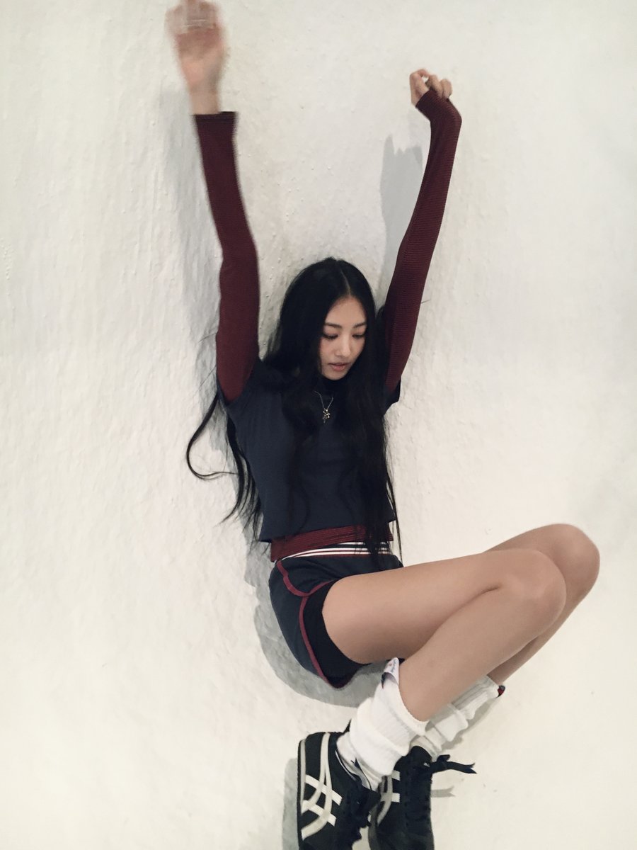 MEOVV_talk's tweet image. 폼폼 폼폼폼폼폼폼폼 폼폼 

#GAWON #가원 
#MEOVV #미야오