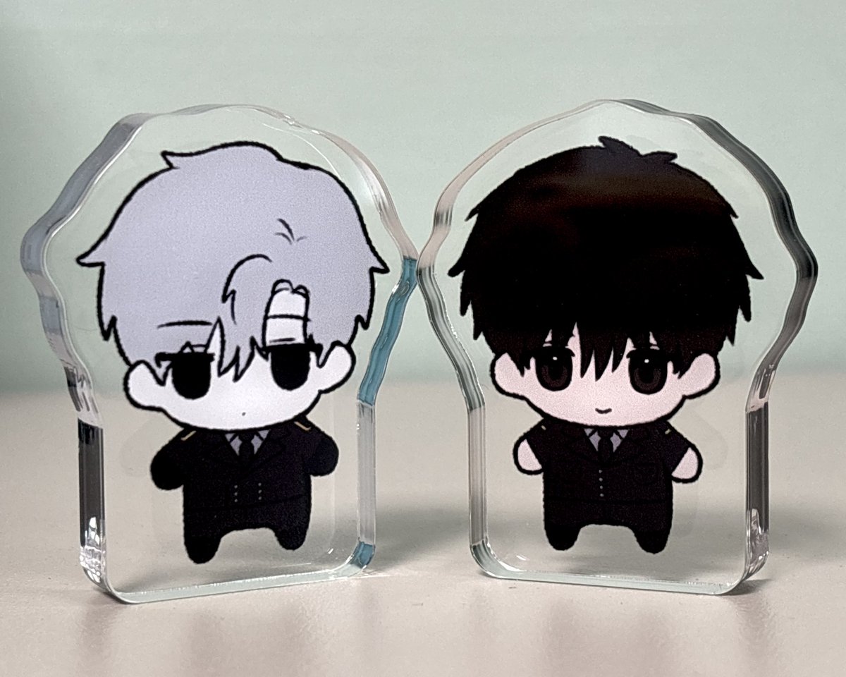 저번에 그렷던 녀석들...
쪼금씩 수정하고 옷 입혀서(ㅋㅋ) 코롯토 뽑아봣어효...
너무바보같고웃기다..........