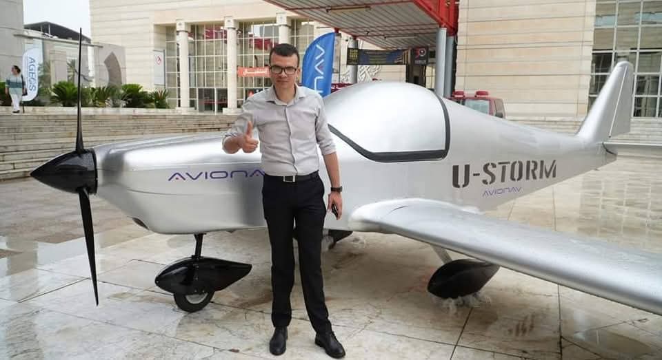 jihedd10's tweet photo. طائرة مسيرة تونسية جديدة كبيرة الحجم #U_Storm
شركة #Avionav تكشف اليوم عن طائرتها المسيرة كبيرة الحجم U-Storm الي تم تصميمها من قبل مهندسي الشركة وتم تصنيعها في مصنعها بمساكن👍🇹🇳
هذه الطائرة قادرة على الطياران لمدة 20 ساعة متواصلة وقطع 4000 كلم ورفع حمولة 300 كلغ https://t.co/myS8gjAQEI