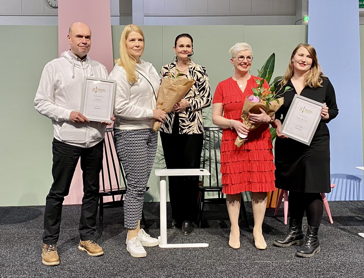 Hip hei! Vuoden suomalainen #elintarvikeinnovaatio on nyt julki: Pakkasmarjan Smuuti-välipala.🍓

Kunniamaininnoista toinen meni HKFoodsin makusuolalle, palkinnot jakoi ETL:n <a href="/martanhuanpaa/">Marleena Tanhuanpää</a>  

#ruokamessut <a href="/HKFoodsFinland/">HKFoodsFinland</a> 
etl.fi/uutishuone/vuo…