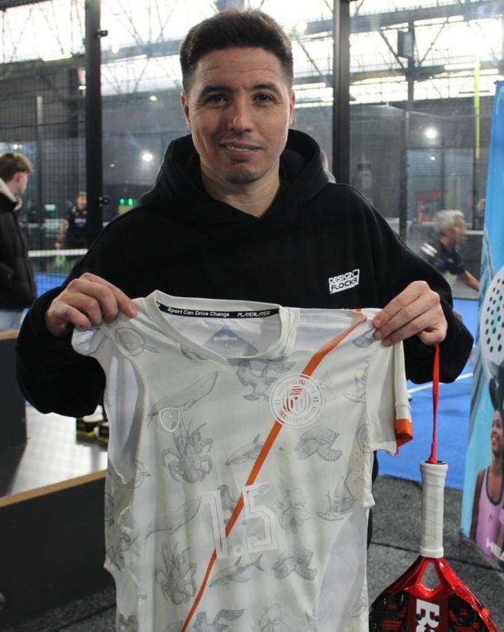 🇫🇷 Here is France, Marseille, Arsenal, and Manchester City legend Samir Nasri with the Marshall Islands national team shirt🇲🇭

You can get your hands on one of our beautiful home and away national team shirts here:

kickstarter.com/projects/first…