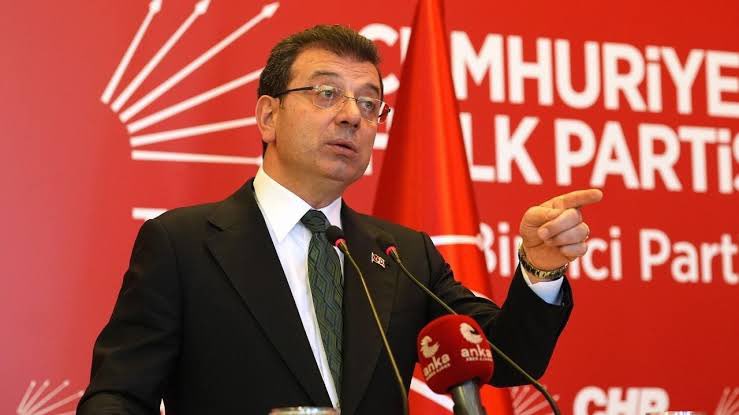 Ekrem İmamoğlu: 

“Beni terörle yan yana getirecek kişinin alnını karışlarım.

Bana bakan Türk bayrağını görür, bana bakan Mustafa Kemal Atatürk'ü görür.”