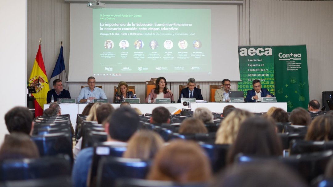 💬 ¿Cómo mejorar la educación económico-financiera en las aulas? 

En  #Contea nos hicimos esta pregunta y reunimos en Málaga a un grupo de profesionales del ámbito educativo y financiero📚👨‍🏫💪

contea.es/como-mejorar-l…
