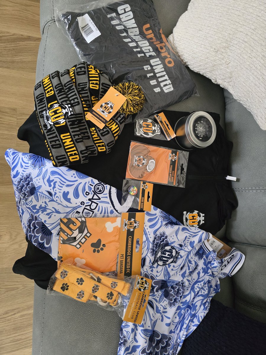 nathan3289's tweet photo. Buzzing with my mystery box @CambridgeUtdFC @cufc_to https://t.co/sc5oRgYdG8