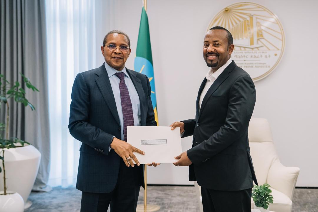 Abiy Ahmed Ali 🇪🇹 (@abiyahmedali) on Twitter photo This morning, I received Dr. Jakaya Mrisho Kikwete, Former President of the United Republic of Tanzania and Special Envoy of H.E. Dr. <a href="/SuluhuSamia/">Samia Suluhu</a> , President of the United Republic of Tanzania, who delivered a special message on her behalf. This morning, I received Dr. Jakaya Mrisho Kikwete, Former President of the United Republic of Tanzania and Special Envoy of H.E. Dr. <a href="/SuluhuSamia/">Samia Suluhu</a> , President of the United Republic of Tanzania, who delivered a special message on her behalf.