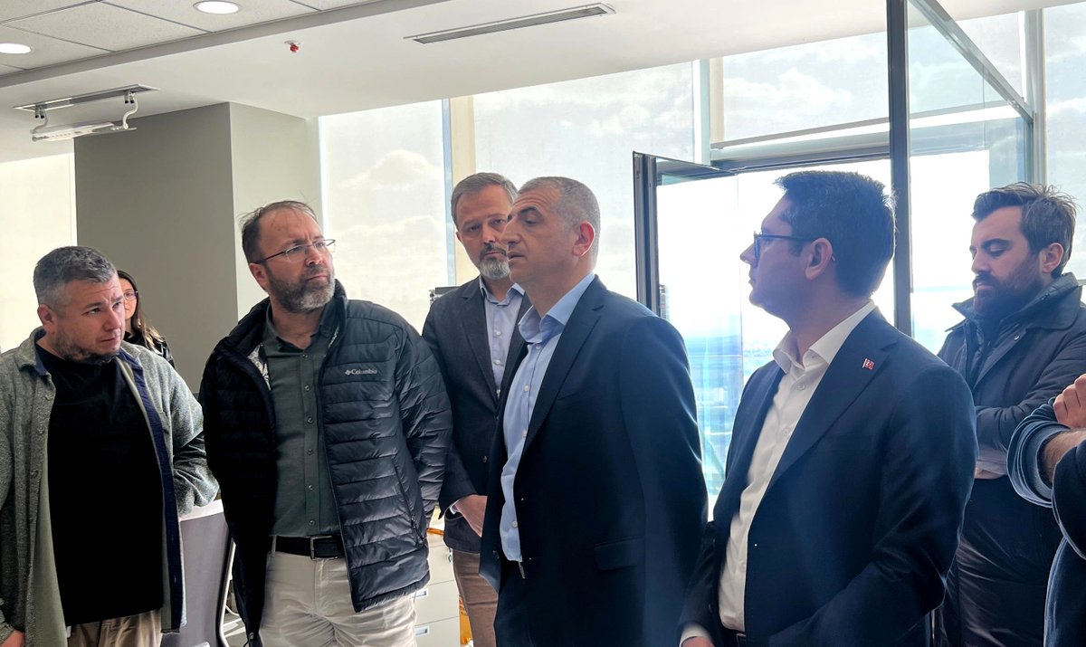 Opsin_eos's tweet photo. Sanayi ve Teknoloji Bakan Yardımcımız Sayın Muhammet Kasım Gönüllü ve BAYKAR Genel Müdürümüz Sayın Haluk Bayraktar, firmamızı ziyaret ederek bizleri onurlandırdı. Kendilerine nazik ziyaretlerinden dolayı teşekkürlerimizi sunarız.
#BAYKAR
#OPSIN https://t.co/hXC8Q1BvU2