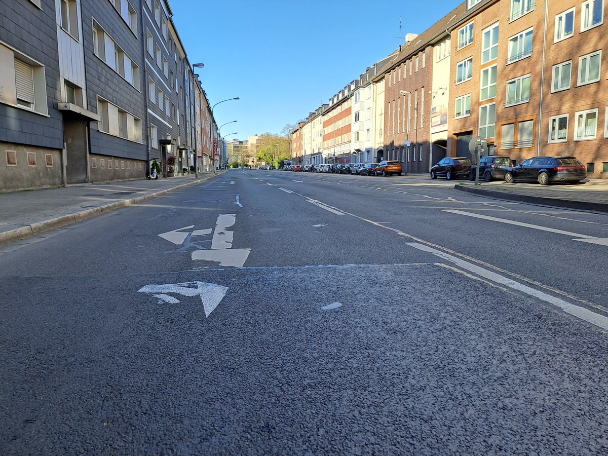 Fahrradhoelle45's tweet photo. Impressionen aus der #Autostadt.
#Platzverschwendung https://t.co/iLXWCfTqiE