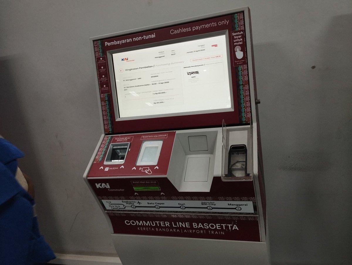 ihamz's tweet photo. Hello @CommuterLine @KAI121 gimana nih pelayanan CL Basoetta di Stasiun Manggarai. Pembayaran pakai QRIS gagal terus sdgkan pakai debit alatnya ga ada. Harusnya dapet CL Basoetta jam 16.30 jadinya dapet yg jam brktnya. CS yang ada jg tidak solutif, mohon perbaikannya. Terimakasih https://t.co/WZYfmT2fJi