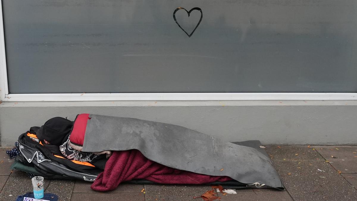 welt's tweet photo. 21 Obdachlose im Winter auf Hamburgs Straßen gestorben https://t.co/Fe8u7RFB5j https://t.co/OdIcjiFHZ5