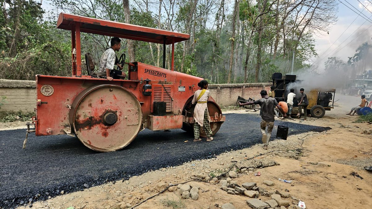 jacob_zhimomi's tweet photo. Inspected the road construction connecting Diphupar B and Chekiye village via Agri Expo this morning.
@narendramodi
@AmitShah
#constituencyupdates https://t.co/929xraqUCz