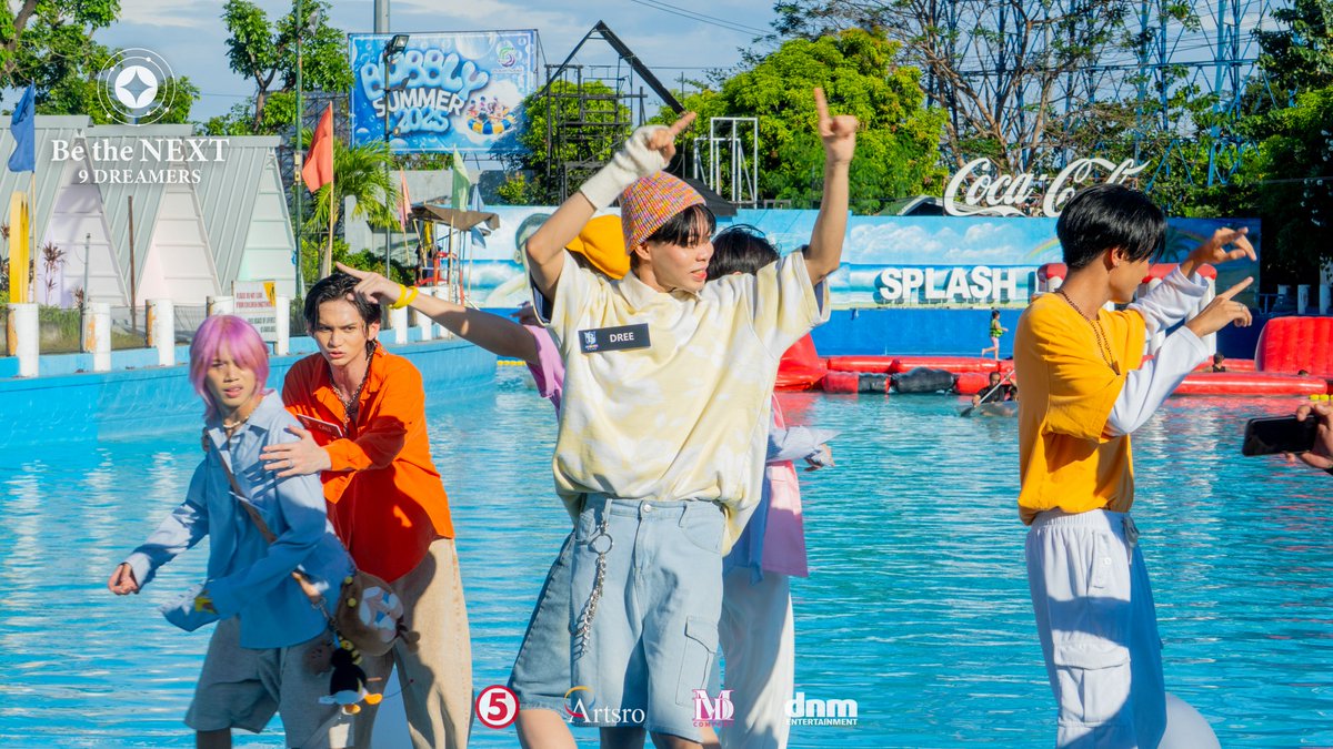 BeTheNext_OFC's tweet photo. [📸] Behind The NEXT: 9 Dreamers

Banana chacha~ 🍌

Was #TeamElo your ultimate vibe check on last week’s episode? ☀️🌊🍃

#BeTheNext_9Dreamers #비더넥스트_9드리머 #글로벌보이그룹데뷔프로젝트 #GlobalBoygroupDebutProject #kpop #tv5 https://t.co/lgAjUADnrb
