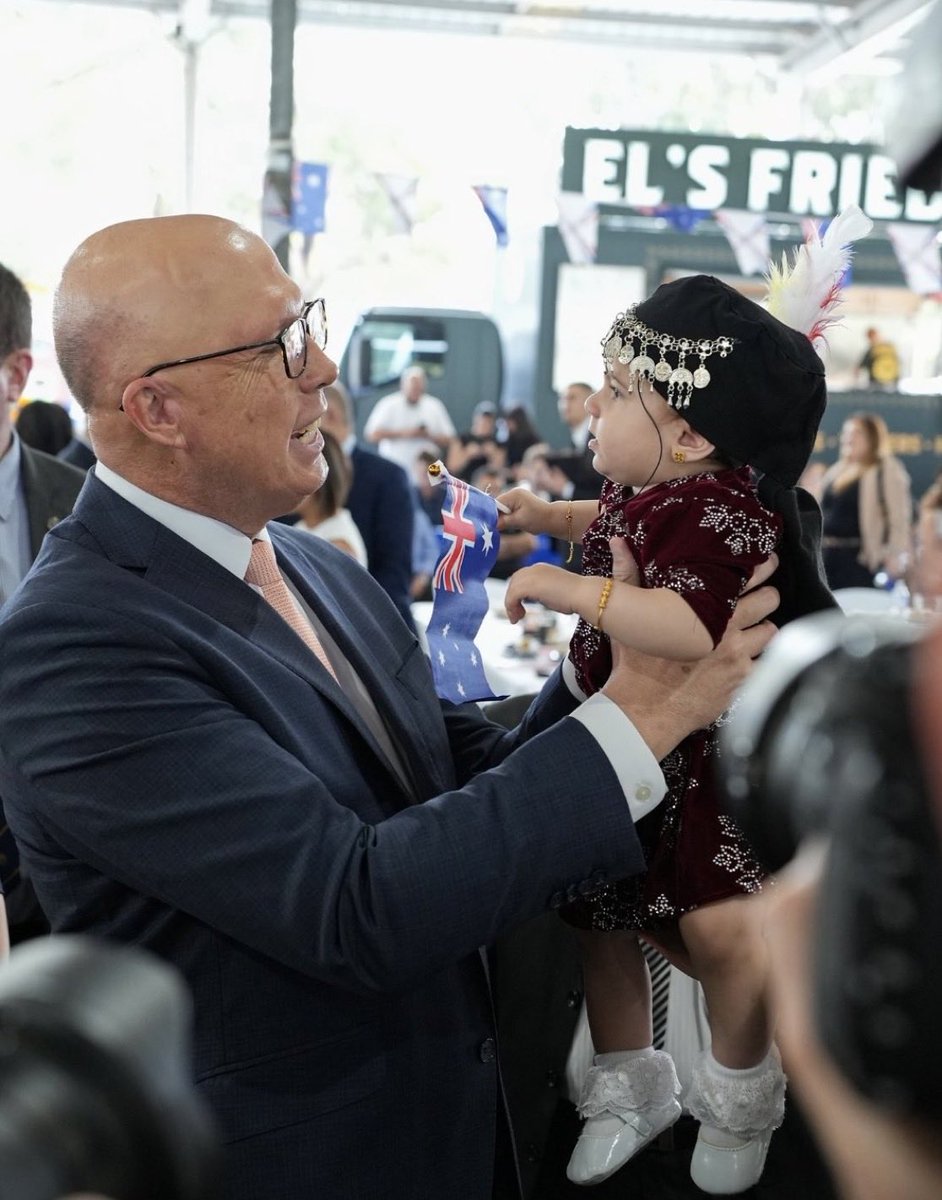 lyttle_deb9361's tweet image. The real ⁦@PeterDutton_MP⁩ and the fake one. Never a bigger fraud existed #LNPNeverAgain #Robdebt