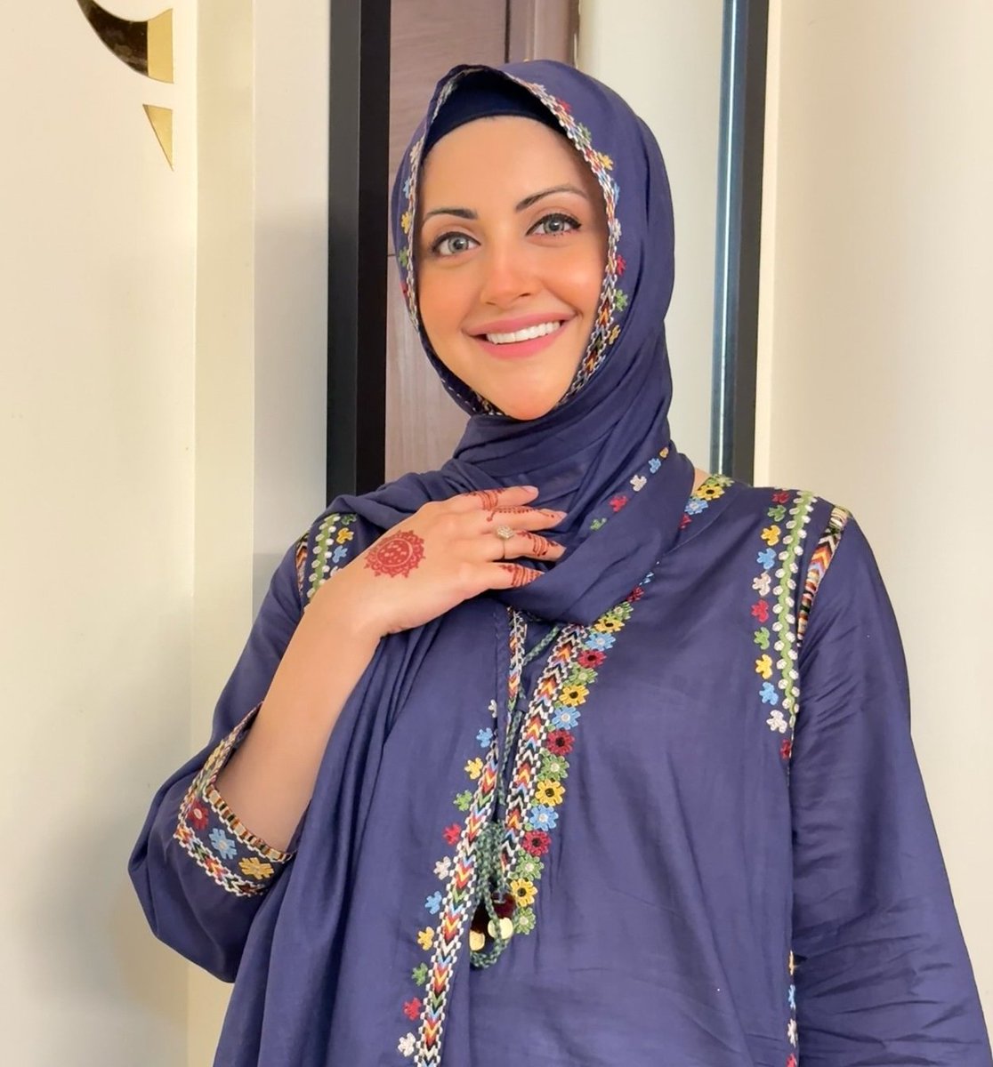 ShowbizAndNewz's tweet photo. Beauty in Hijab ❤️ #MomalKhalid https://t.co/htADoU5Uha