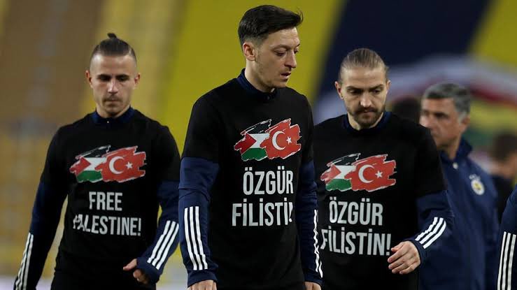 avgatbey__'s tweet photo. @lazimmikardesm Münferit şeyler bunlar. Böyle bir gaflete , dalâlete ve hatta hıyânete gerekçe olamaz. Böyle bir şeyin düşünülmesi bile kabul edilemez shsjsj bununla birlikte ektekilere de bakınız… https://t.co/1gnCt0oSyO