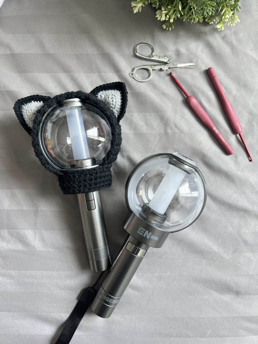 Haru9539's tweet photo. ปลอกบง ✨ พัคจงซอง
งานโครเชต์ ใส่ได้ทั้ง 2 Ver. 🐈⬛
🧶 Chrochet Cover Enhypen Lightstick
🎀 200 บาทรวมจัดส่ง
🎀 150 บาท นัดรับหน้าคอน
💌 pls DM
#WALKTHELINE_IN_BANGKOK
#EN_WORLDTOUR_WALKTHELINE #CoverLightstick #ตลาดนัดEnhypen #แท่งไฟEnhypen https://t.co/fBFiwyI8SK