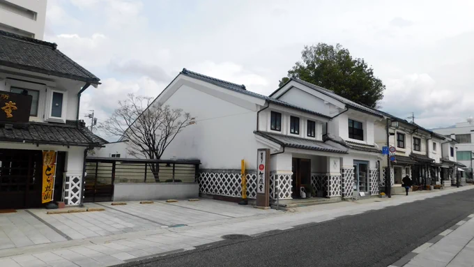 長野県を代表するアニメは咲…じゃなくて よく上田市が舞台の「サマーウォーズ」って言われるけど 私的には松本市が舞台の「orange」を推します と前置きして今日はここに居(お)りまた ・中町通り・松本城・縄手通り そして「orange」の中でも この時期 象徴的な場所に続きます