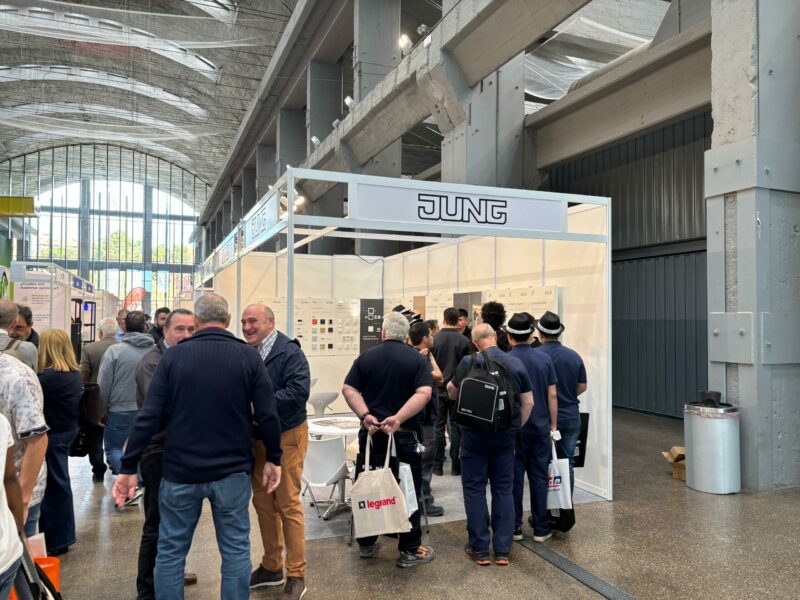 E_Eficiencia's tweet photo. @Jung_Iberica  muestra sus soluciones en @Eficam  2025

👉https://t.co/Efn9UA31RG

#feria #madrid #jung #energia #eficienciaenergetica https://t.co/85HTyC9P8V