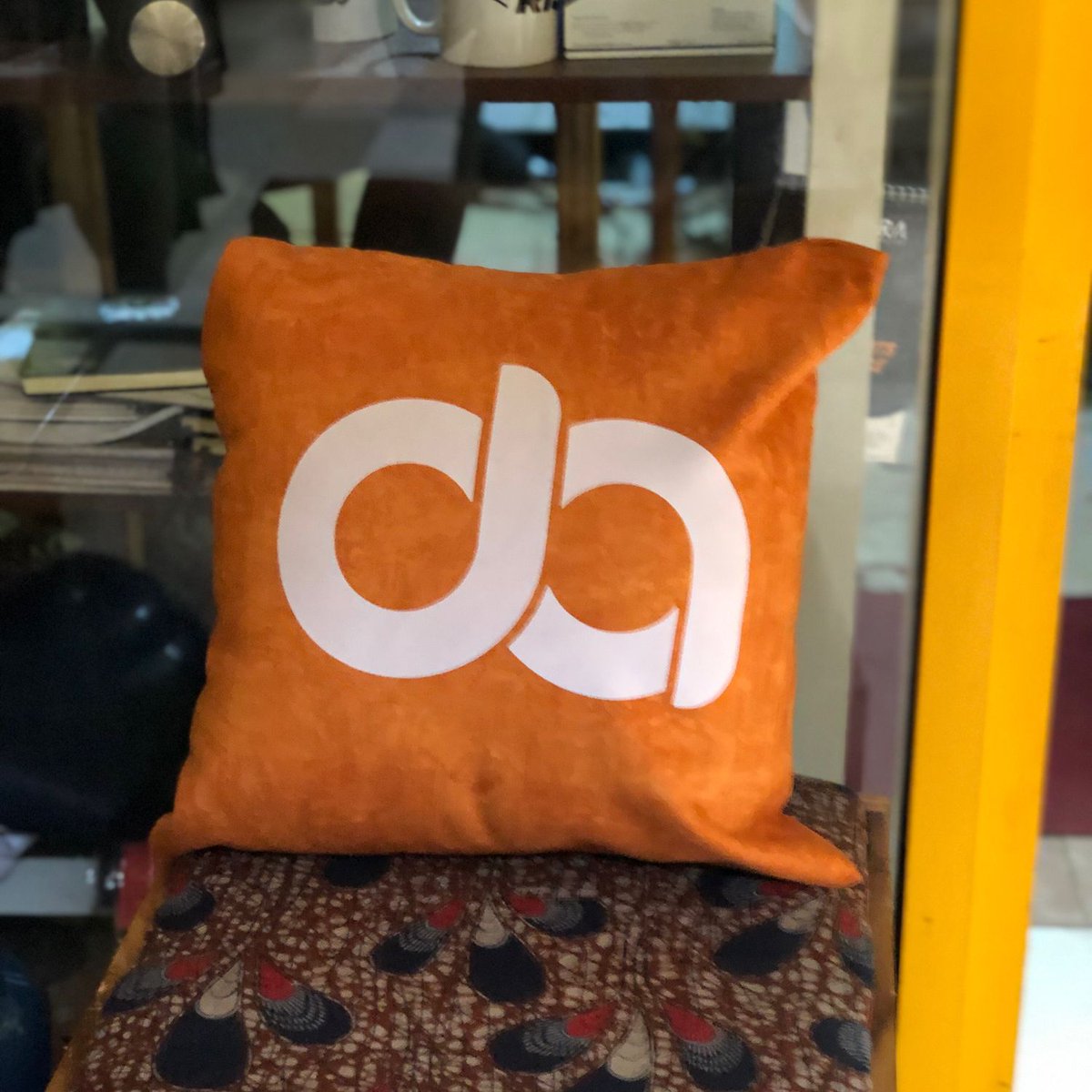 infiniTees_ug's tweet photo. 😎Level up your room Interior Game with some customized Cushions 🔥🔥🔥🔥😁👋 https://t.co/uFRjoUc3LV
