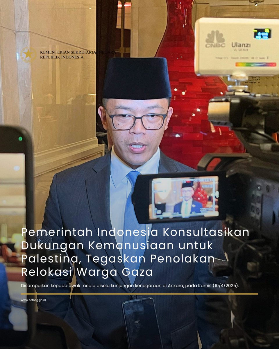 KemensetnegRI's tweet photo. 1. Menlu Sugiono menyampaikan, kunjungan Presiden Prabowo ke sejumlah negara di kawasan Timur Tengah tidak hanya bersifat bilateral, tetapi juga untuk melakukan konsultasi mendalam terkait situasi geopolitik dan kondisi kemanusiaan di Palestina.

#KemensetnegRI
#RilisPresiden https://t.co/qZqEcxSfjx