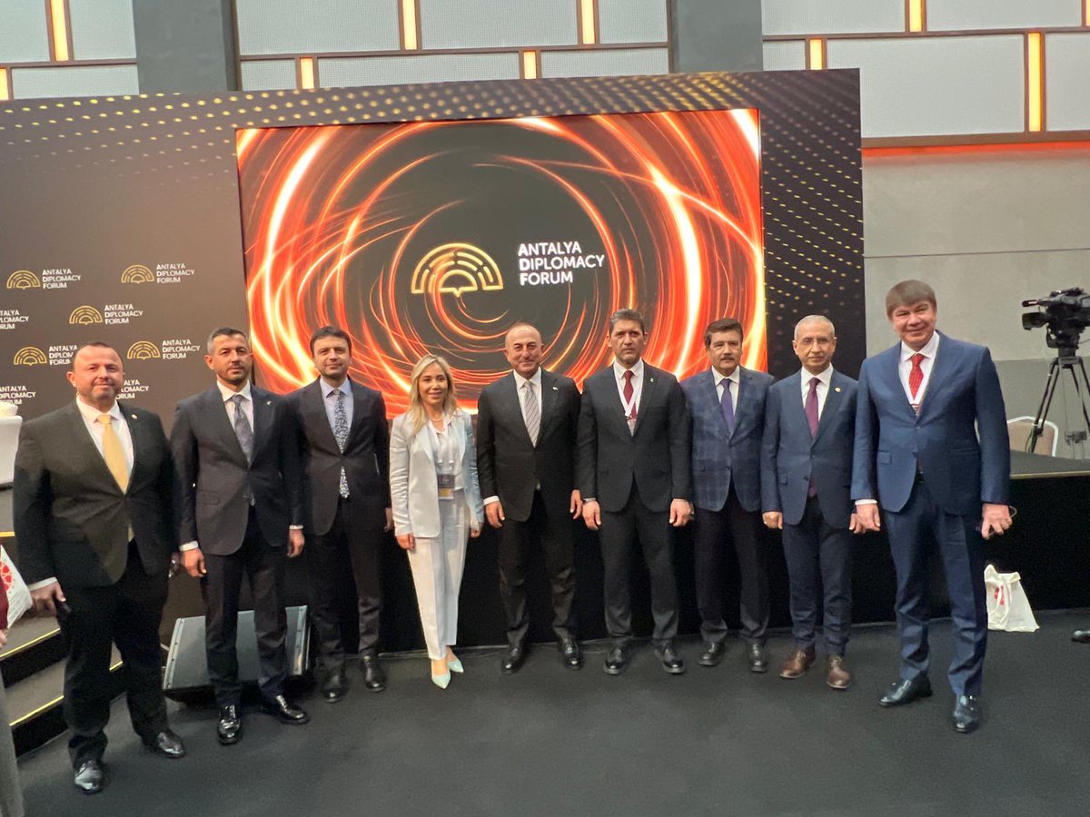 ethemtas's tweet photo. 🌍🤝Küresel değişimlerin ve kırılmaların ele alındığı #AntalyaDiplomasiForumu2025 başladı…

"Ayrışan Dünyada Diplomasiyi Sahiplenmek" temasıyla Cumhurbaşkanımız Sayın Recep Tayyip Erdoğan'ın himayelerinde ve Dışişleri Bakanlığımızın ev sahipliğinde gerçekleşen forum, küresel vizyonun yeniden şekillendiği bir platform sunuyor.

Dünya liderlerini, diplomatları ve uzmanları bir araya getiren bu önemli buluşma geleceğin diplomatik çözümleri için kritik önem taşıyor. 

Türkiye'nin diplomasi alanındaki bu güçlü girişimi, bölgesel ve küresel barışa katkı sağlayacaktır. İlgi ile takip ediyor, ülkemiz için hayırlı sonuçlar getirmesini diliyorum. @RTErdogan 

#ADF2025