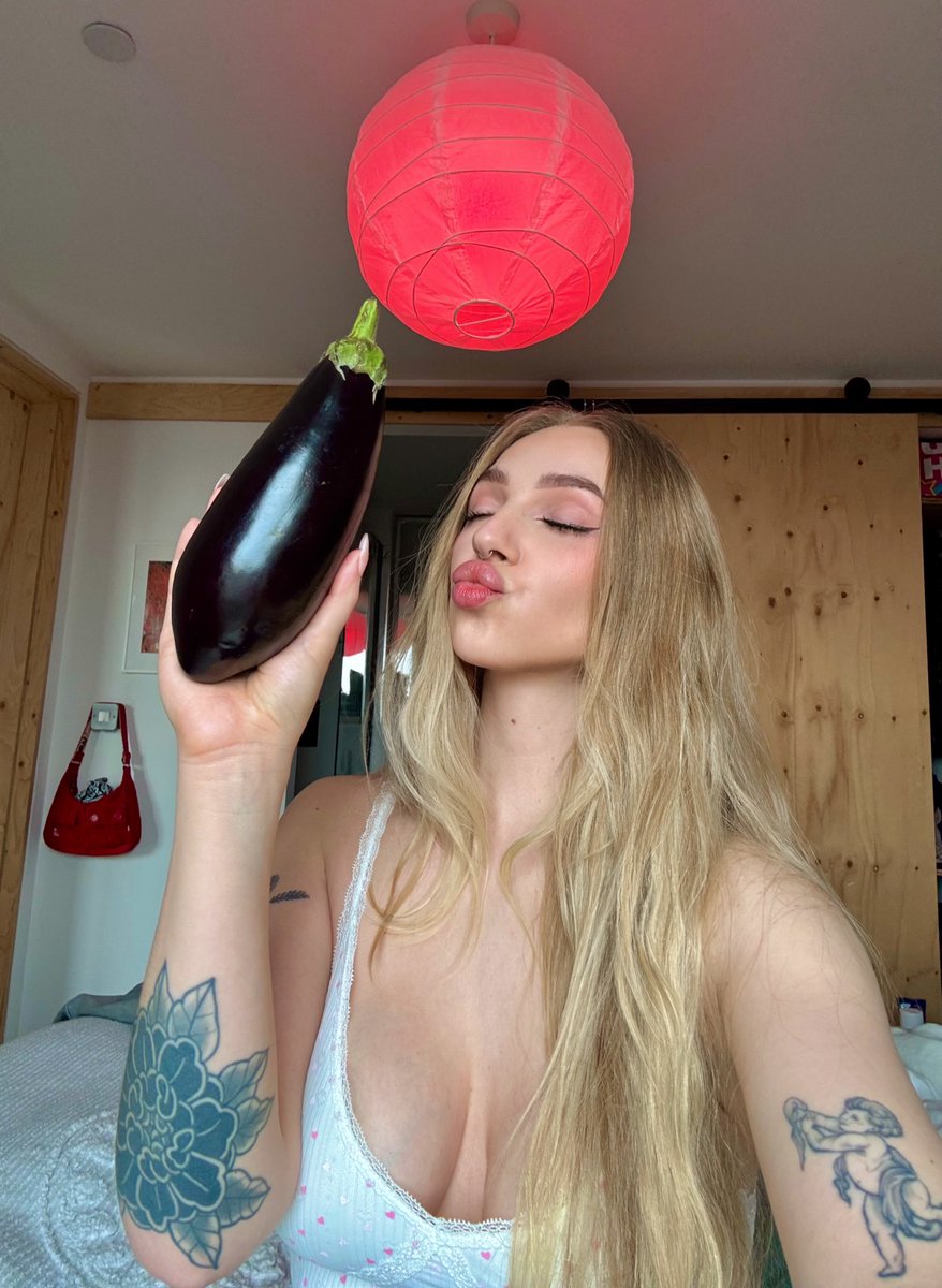 New Anal vid on Fanlsy is wild 😳 Way bigger that last time!