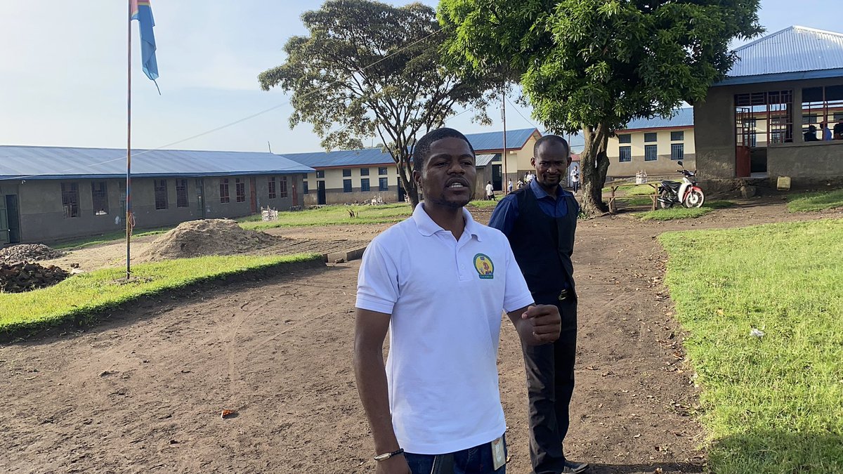 matthieu_ivogha's tweet photo. Une fois les jeunes comprendrons la nécessité de la lutte contre le changement climatique rien ne pourra empêcher le meilleur résultat. Aujourd’hui nous avons échangé avec les élèves de l’inst kasindi sur le climat où ns avons soulevé le danger et partagé les pistes de solution. https://t.co/xnkoIZFRwT