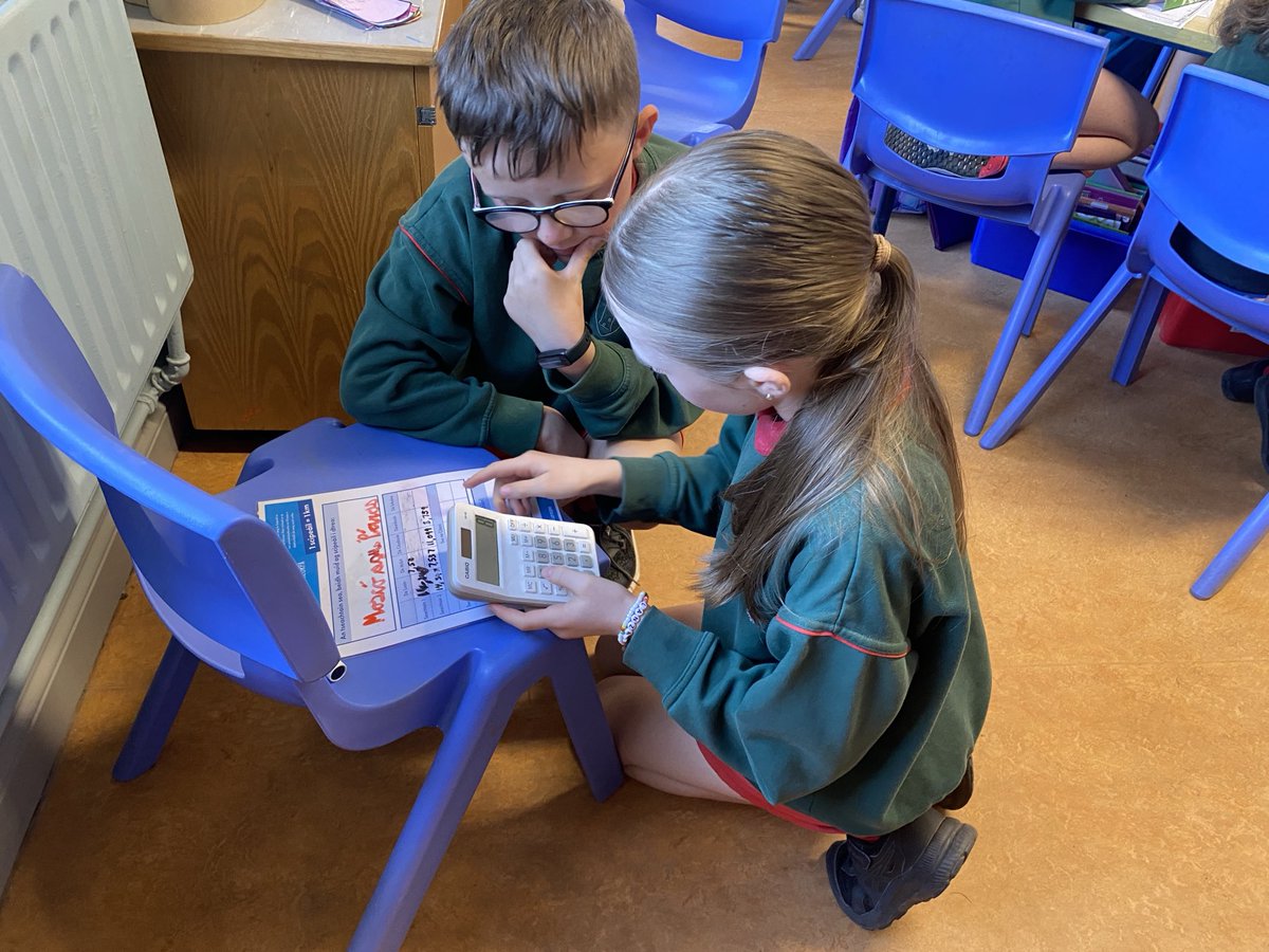 Bíonn Comhairle na nÓg ag obair go dian ag oibriú amach cé mhéad scipeál a rinneamar gach Aoine &amp; ag déanamh an cinneadh faoi cén tír a rachaimid chuige👏 🌍 Ní neart go cur le chéile!💪 ⁦<a href="/GaelscoilAU/">GaelscoilAU</a>⁩ ⁦<a href="/ActiveFlag/">Active School Flag</a>⁩ #skiparoundeurope