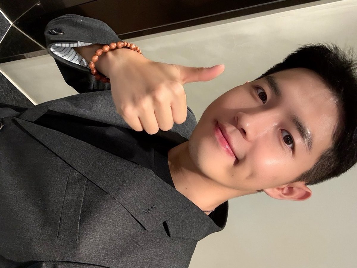PURE_527's tweet photo. 완전 째발mood https://t.co/zUxZEg93OK