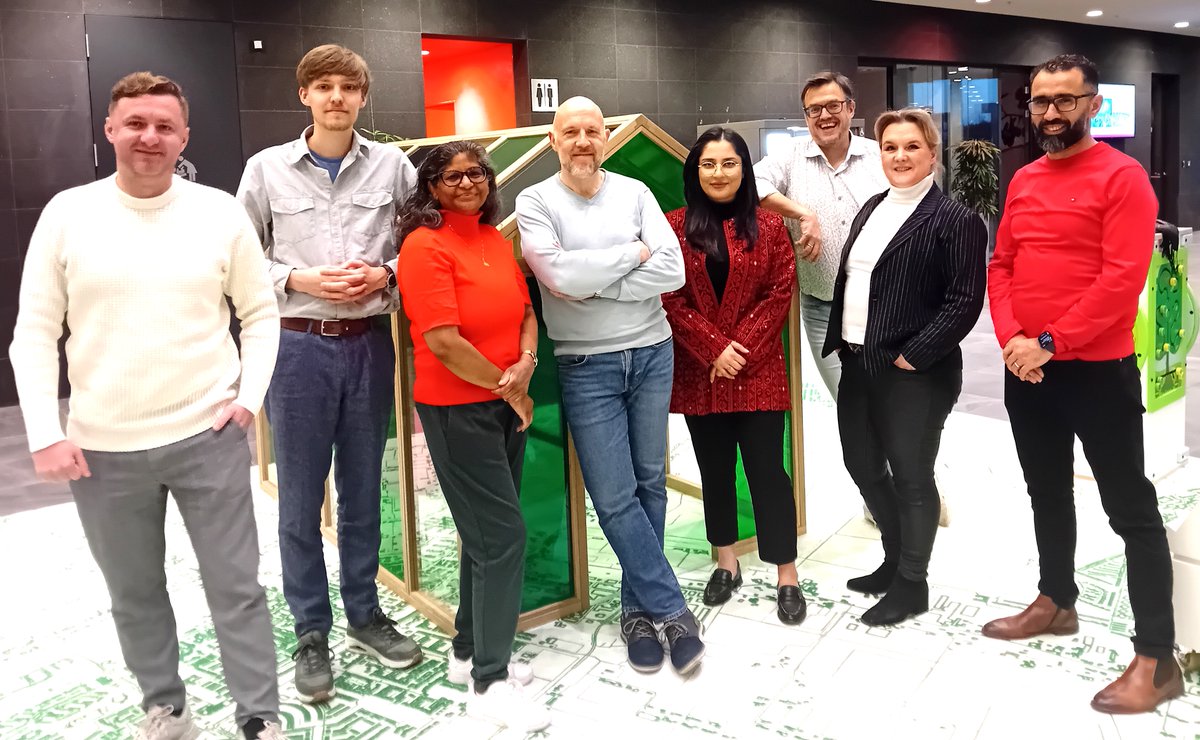 Nieuws over het collegeplan om vanwege de Spreidingswet 4 kleinschalige opvanglocaties voor vluchtelingen en statushouders te ontwikkelen. Het college heeft trouwens geen flauwe notie van de verborgen armoede in onze gemeente. Lees ons weekbericht 739:  lansingerland.pvda.nl/nieuws/weekber…