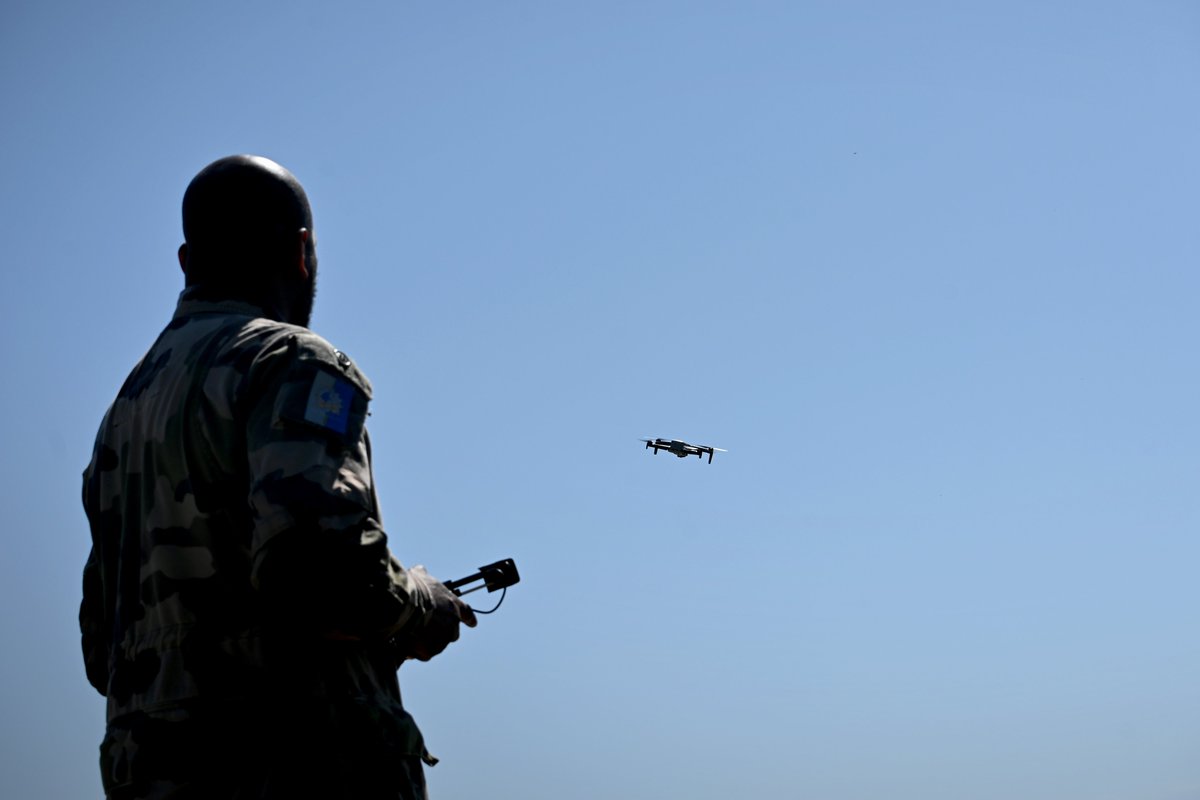7e régiment du Matériel (@7rmatofficiel) on Twitter photo Cultivant l’esprit pionnier, le 7eRMAT renforce l’efficacité opérationnelle de ses unités en intégrant l’utilisation des drones pour ses missions de reconnaissance et de surveillance.
#PrépaOps #ÊtrePrêt
<a href="/armeedeterre/">Armée de Terre</a> <a href="/Defense_Sud_Est/">Defense Sud-Est</a> <a href="/27bim/">27e Brigade d'infanterie de montagne</a> <a href="/CommandementALT/">Commandement appui et logistique de théâtre</a> <a href="/BrigMaint/">Brigade de Maintenance</a> Cultivant l’esprit pionnier, le 7eRMAT renforce l’efficacité opérationnelle de ses unités en intégrant l’utilisation des drones pour ses missions de reconnaissance et de surveillance.
#PrépaOps #ÊtrePrêt
<a href="/armeedeterre/">Armée de Terre</a> <a href="/Defense_Sud_Est/">Defense Sud-Est</a> <a href="/27bim/">27e Brigade d'infanterie de montagne</a> <a href="/CommandementALT/">Commandement appui et logistique de théâtre</a> <a href="/BrigMaint/">Brigade de Maintenance</a>