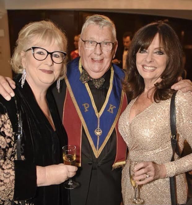 vickimichelle's tweet photo. Happy Birthday Fabulous Derek Martin Great actor and Lovely man. Loved him in Eastenders. Fab memory with lovely Kate Plantin at The Water Rats Ball. Have a great day #DerekMartin @kateplantin @bbceastenders @GOWROFFICIAL #TheBill #LittleBritain #CharlieSlater #FridayFeeling https://t.co/1dw9woi6T3